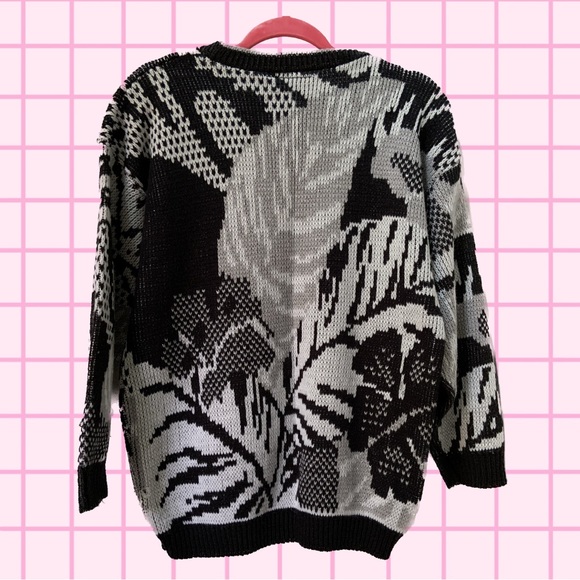 Arielle Graphic B&W Vintage 80s Knit Sweater - Picture 2 of 10